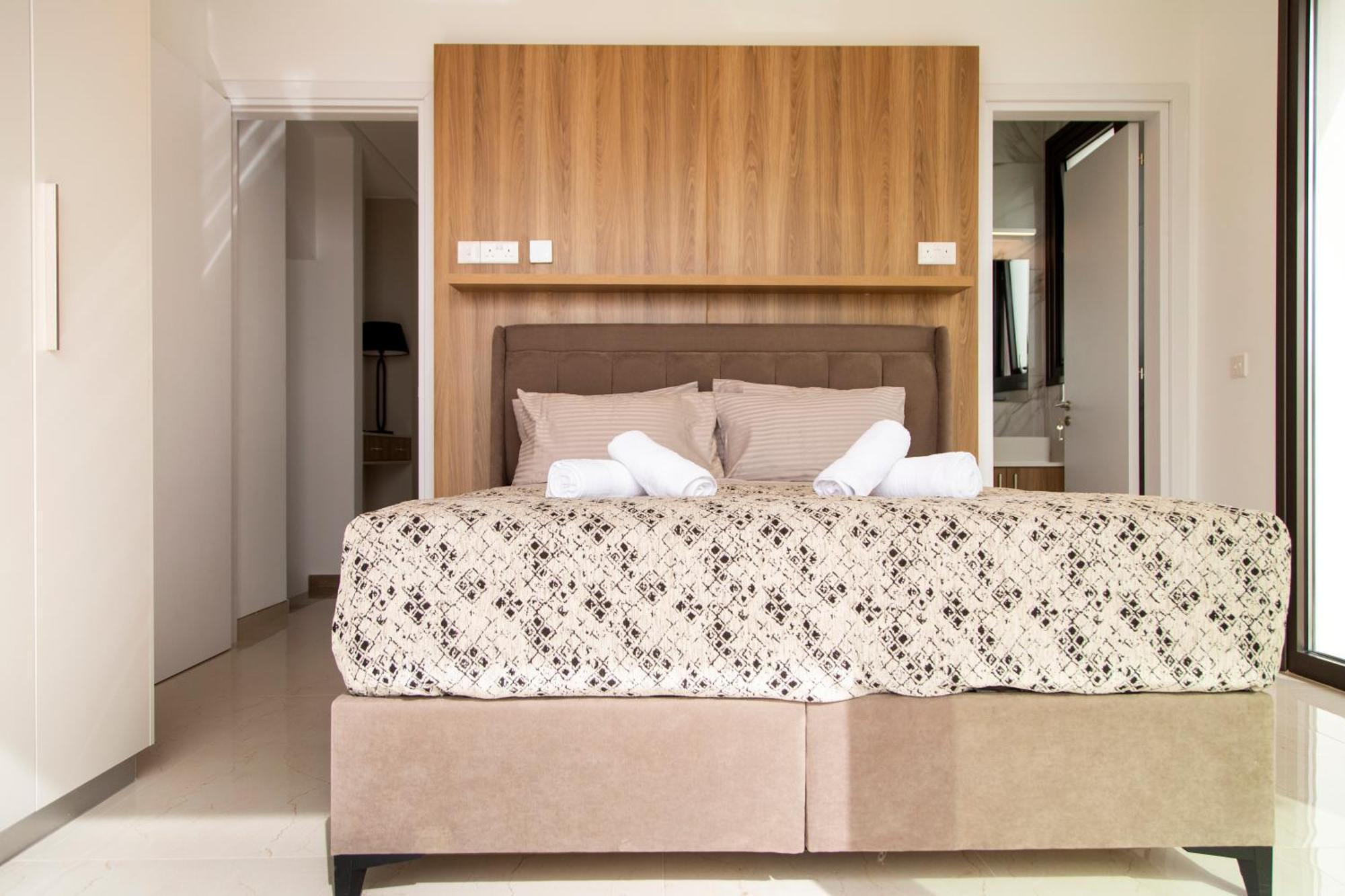 Santa Barbara Seafront Villas W Jacuzzi Pool بافوس المظهر الخارجي الصورة