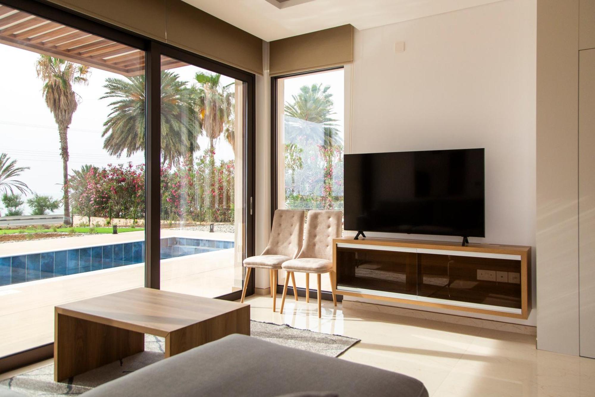 Santa Barbara Seafront Villas W Jacuzzi Pool بافوس المظهر الخارجي الصورة