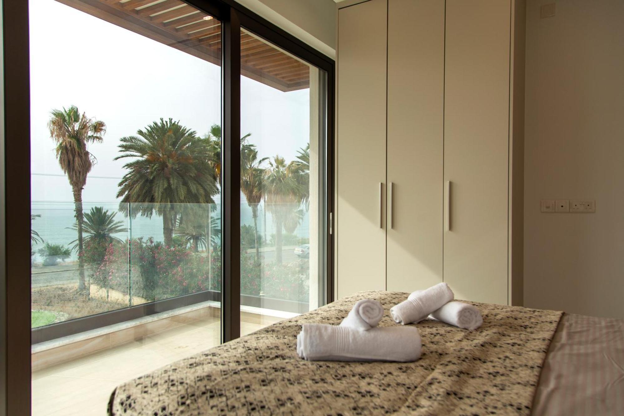 Santa Barbara Seafront Villas W Jacuzzi Pool بافوس المظهر الخارجي الصورة