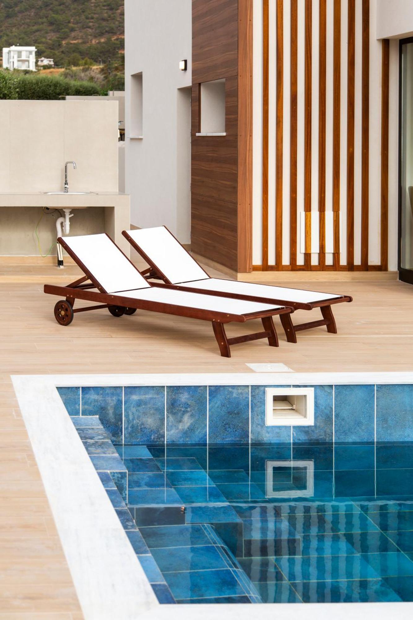 Santa Barbara Seafront Villas W Jacuzzi Pool بافوس المظهر الخارجي الصورة
