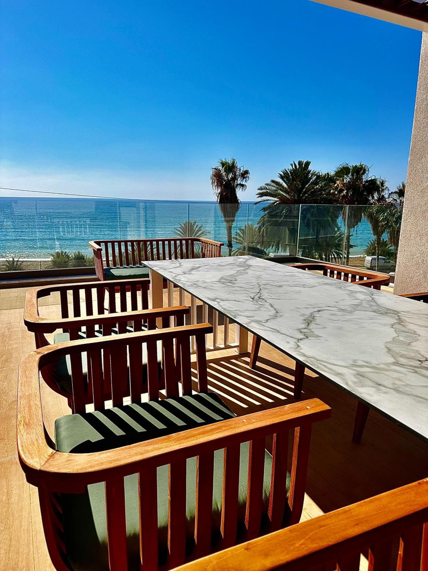 Santa Barbara Seafront Villas W Jacuzzi Pool بافوس المظهر الخارجي الصورة