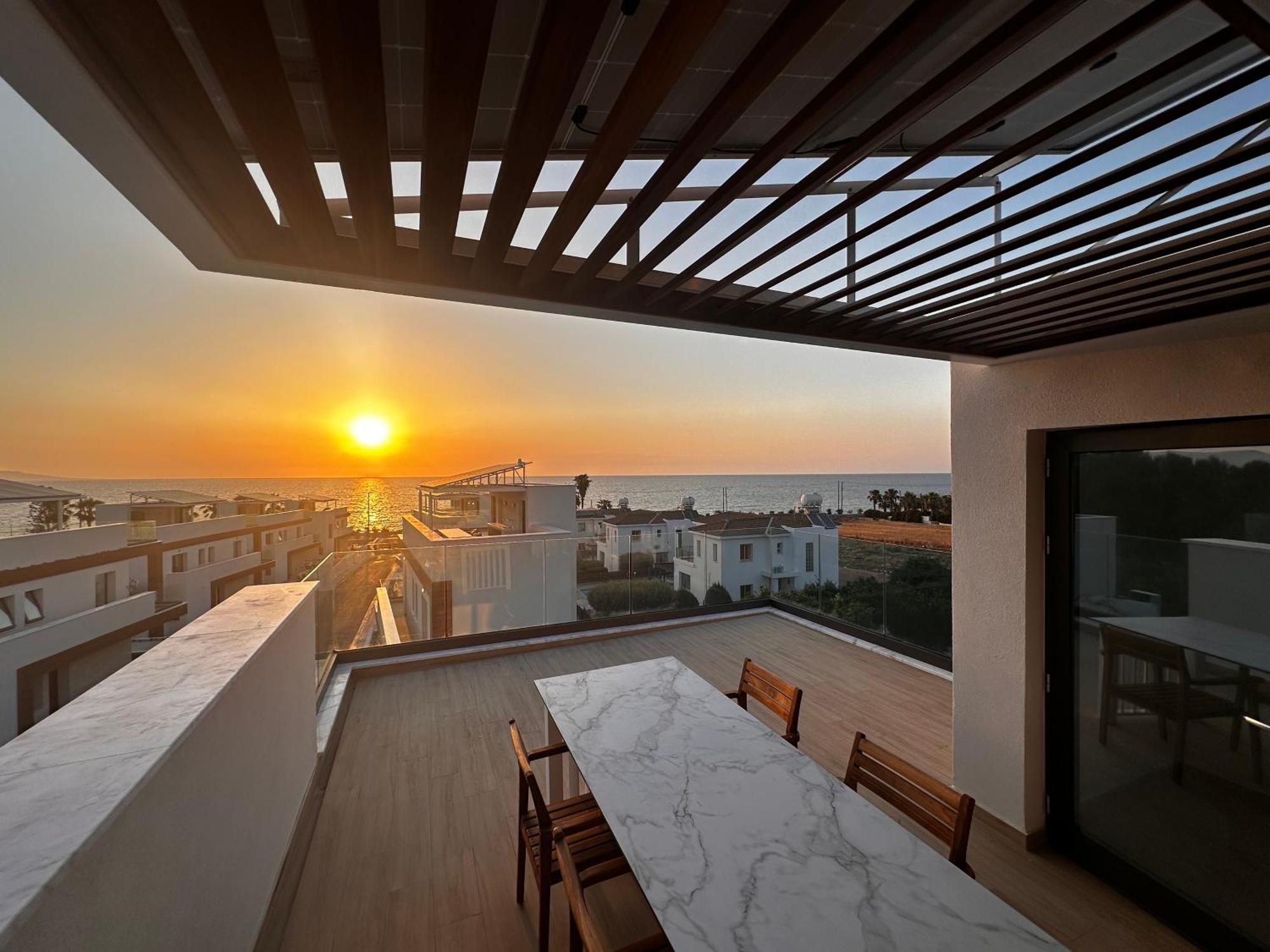 Santa Barbara Seafront Villas W Jacuzzi Pool بافوس المظهر الخارجي الصورة
