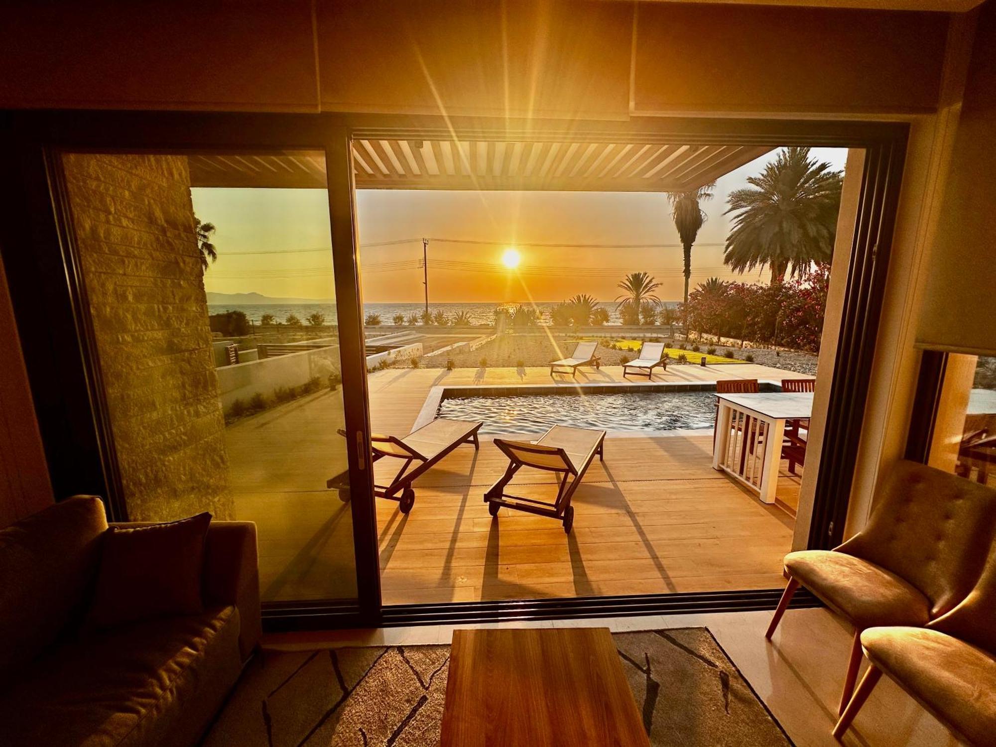 Santa Barbara Seafront Villas W Jacuzzi Pool بافوس المظهر الخارجي الصورة
