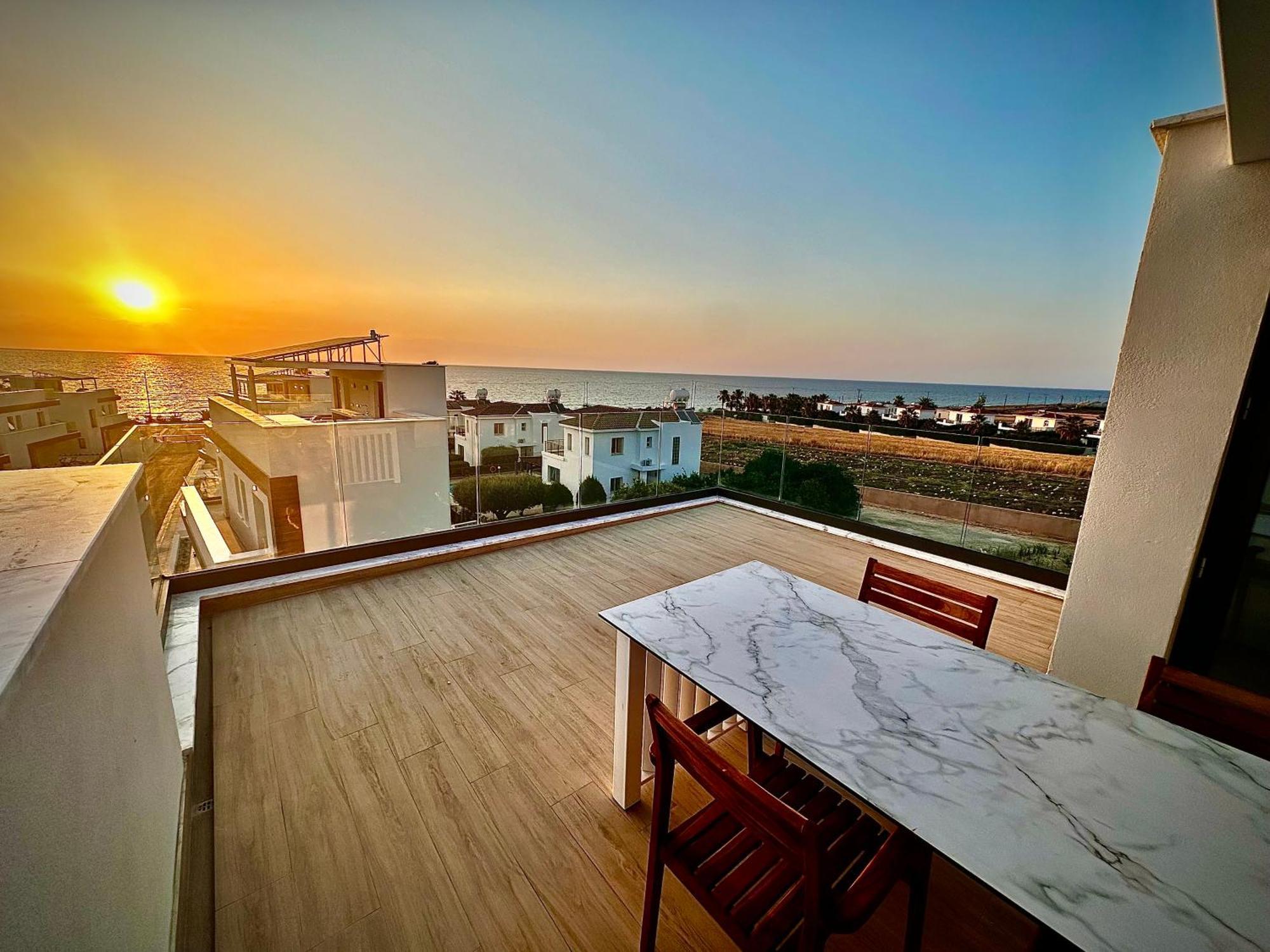 Santa Barbara Seafront Villas W Jacuzzi Pool بافوس المظهر الخارجي الصورة